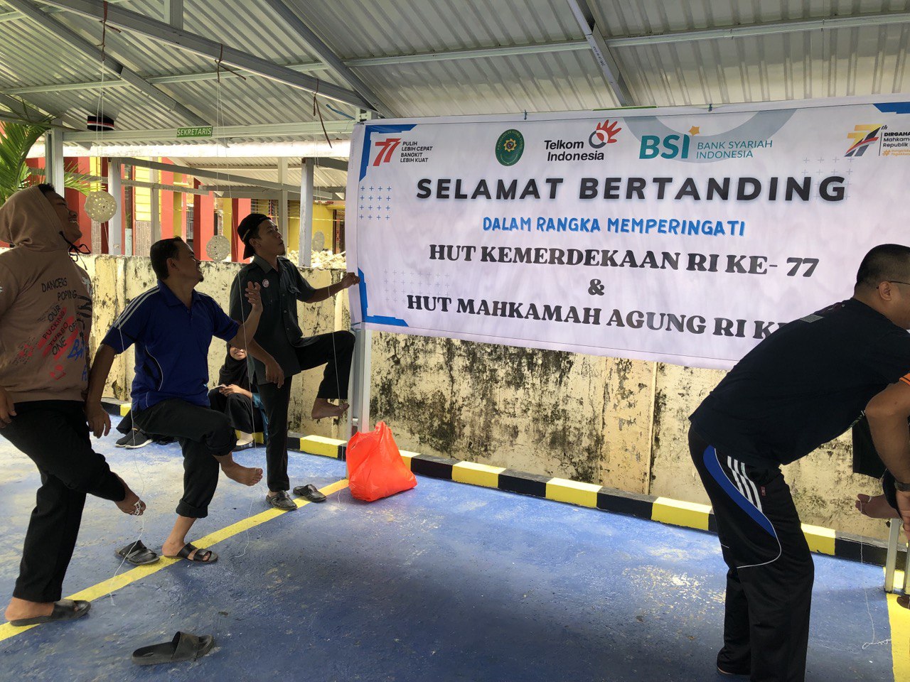 lomba hut ri 77